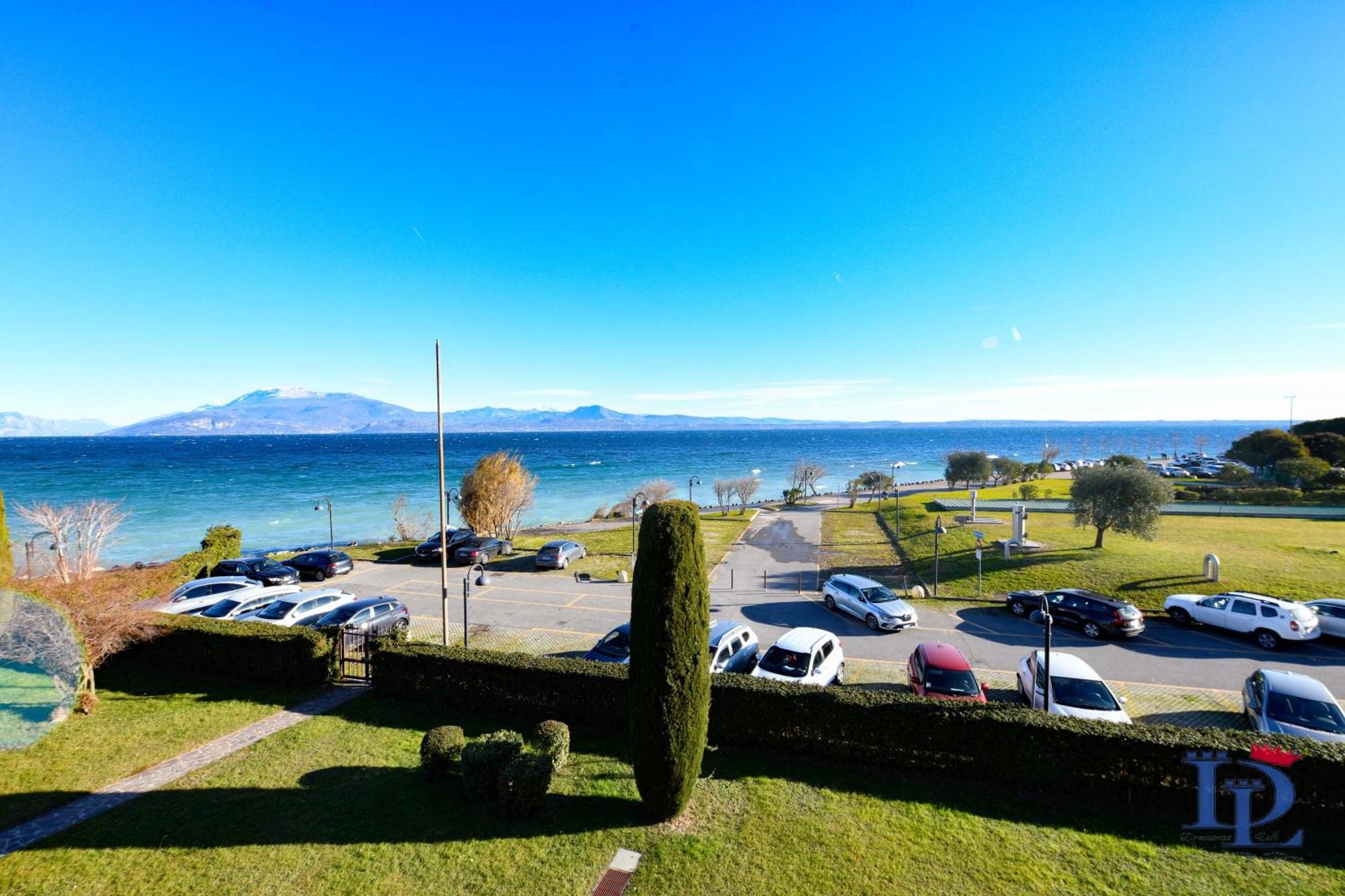 Desenzanoloft Official Partner Marriott Homes & Villas - Eden Lake View And Privat Beach Renovated In 2025 Sirmione Kültér fotó